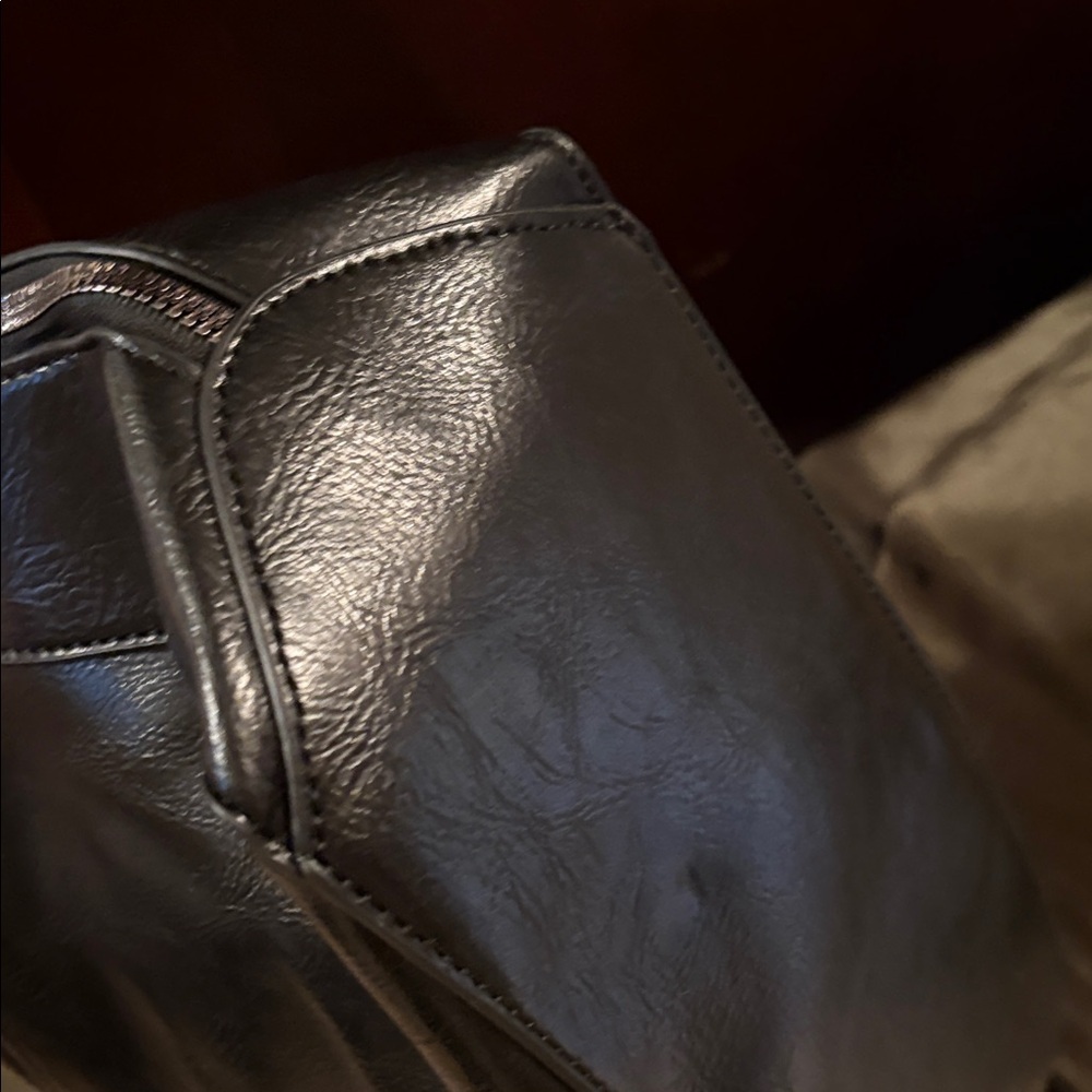 Black Leather Shoulder Bag - Picture 6 of 8